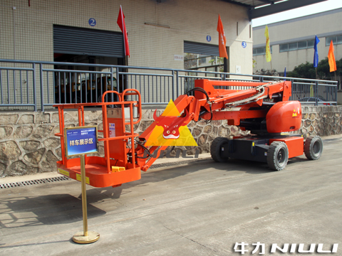 牛力亮相鶴山市投資環(huán)境推介會、專用車產(chǎn)業(yè)孵化中心